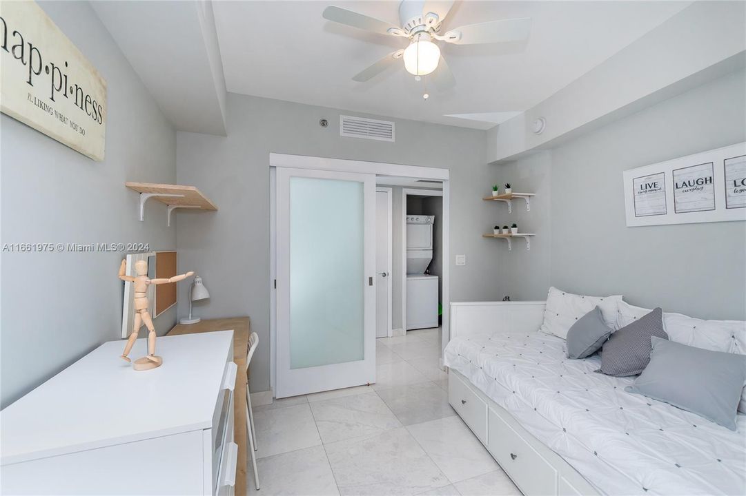 For Sale: $710,000 (2 beds, 1 baths, 1086 Square Feet)