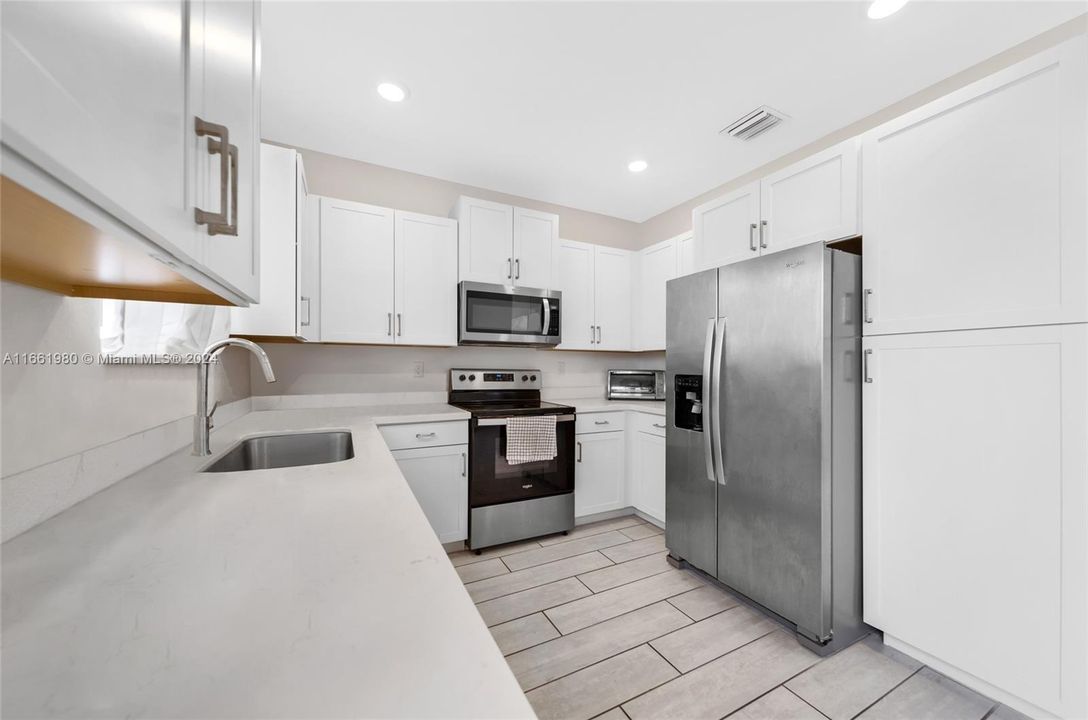 For Sale: $389,900 (3 beds, 2 baths, 1302 Square Feet)