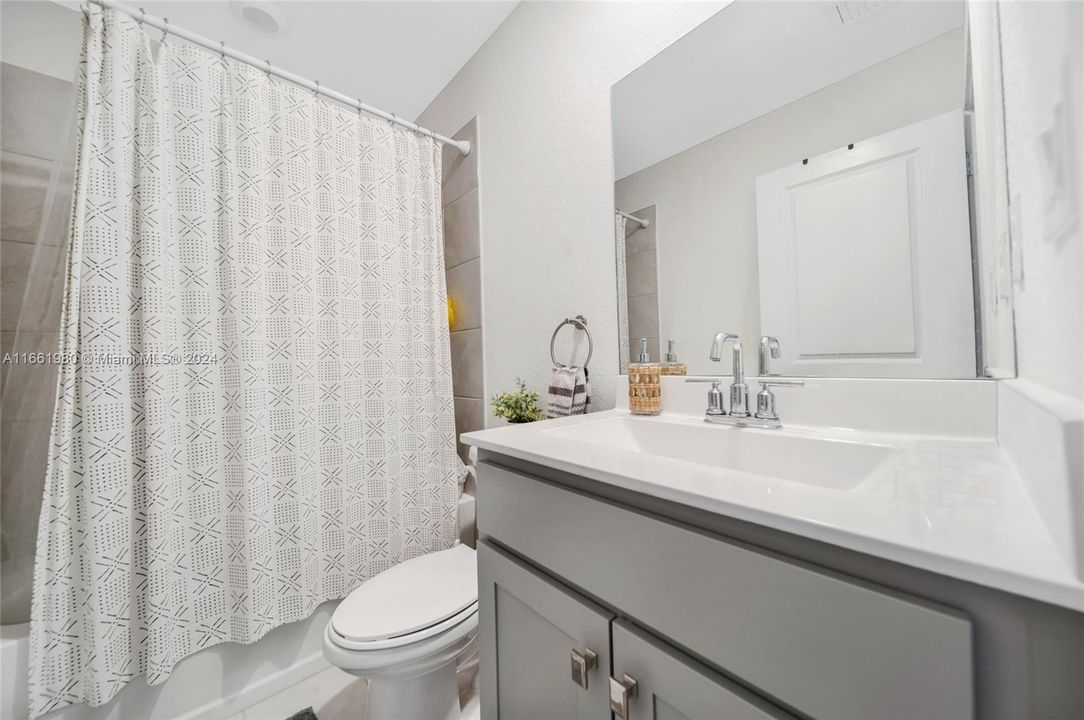 For Sale: $389,900 (3 beds, 2 baths, 1302 Square Feet)