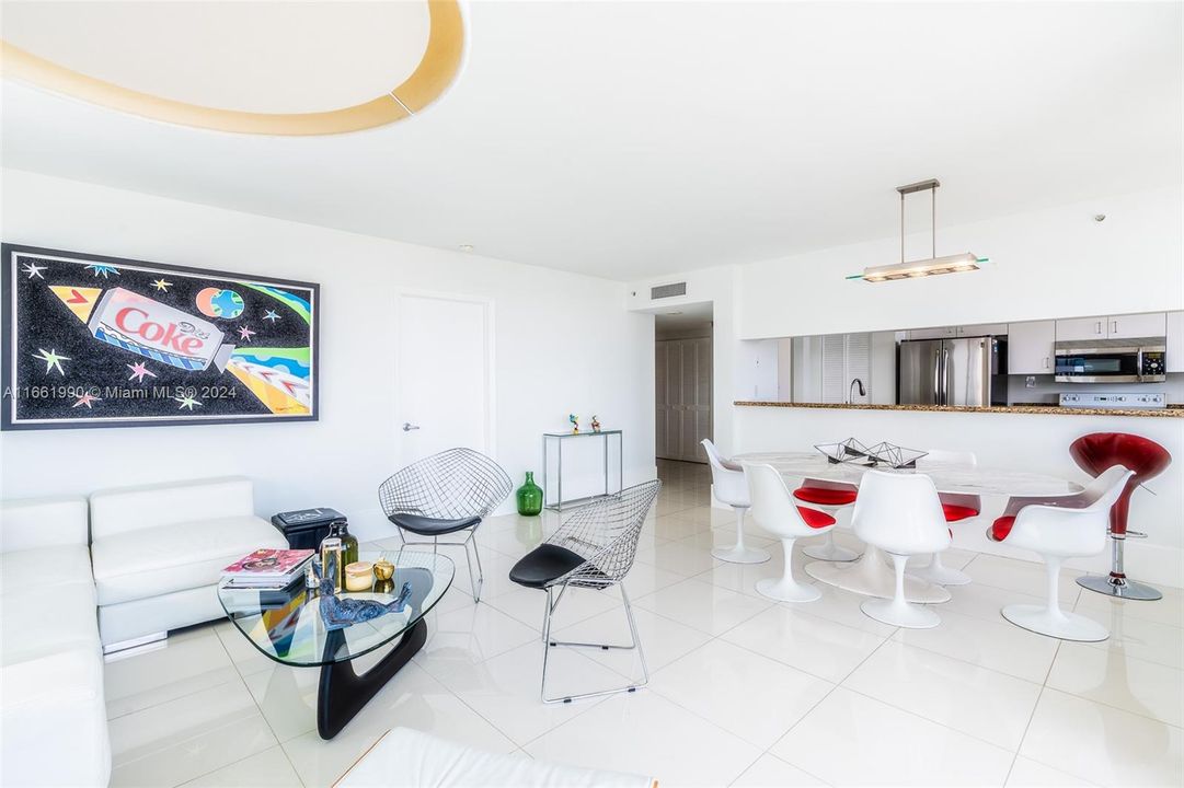 For Sale: $1,290,000 (2 beds, 2 baths, 1147 Square Feet)