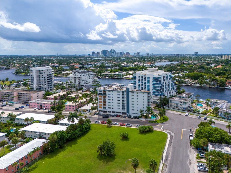 For Sale: $520,000 (2 beds, 2 baths, 1427 Square Feet)