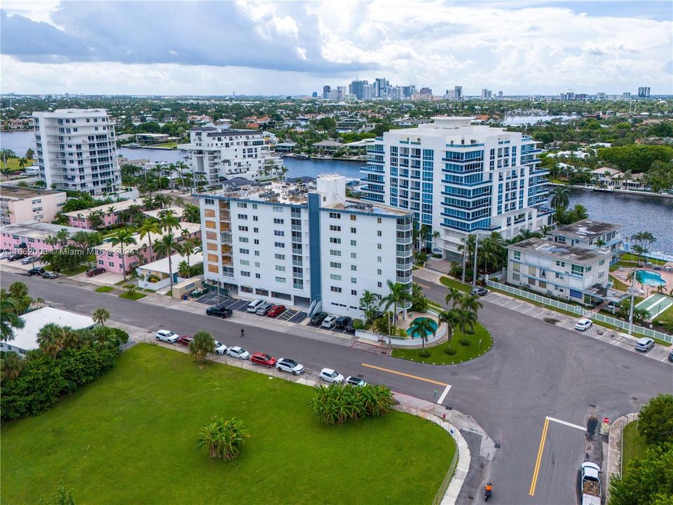 For Sale: $520,000 (2 beds, 2 baths, 1427 Square Feet)