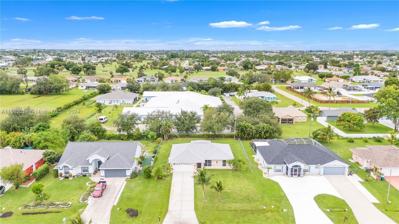 For Sale: $325,000 (3 beds, 2 baths, 1431 Square Feet)