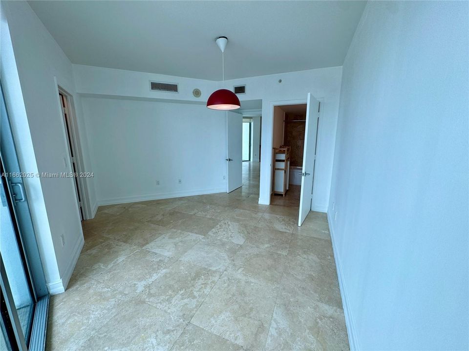 For Rent: $3,650 (2 beds, 2 baths, 920 Square Feet)