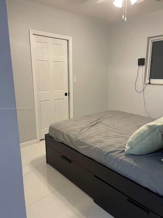 For Rent: $1,500 (1 beds, 1 baths, 1570 Square Feet)