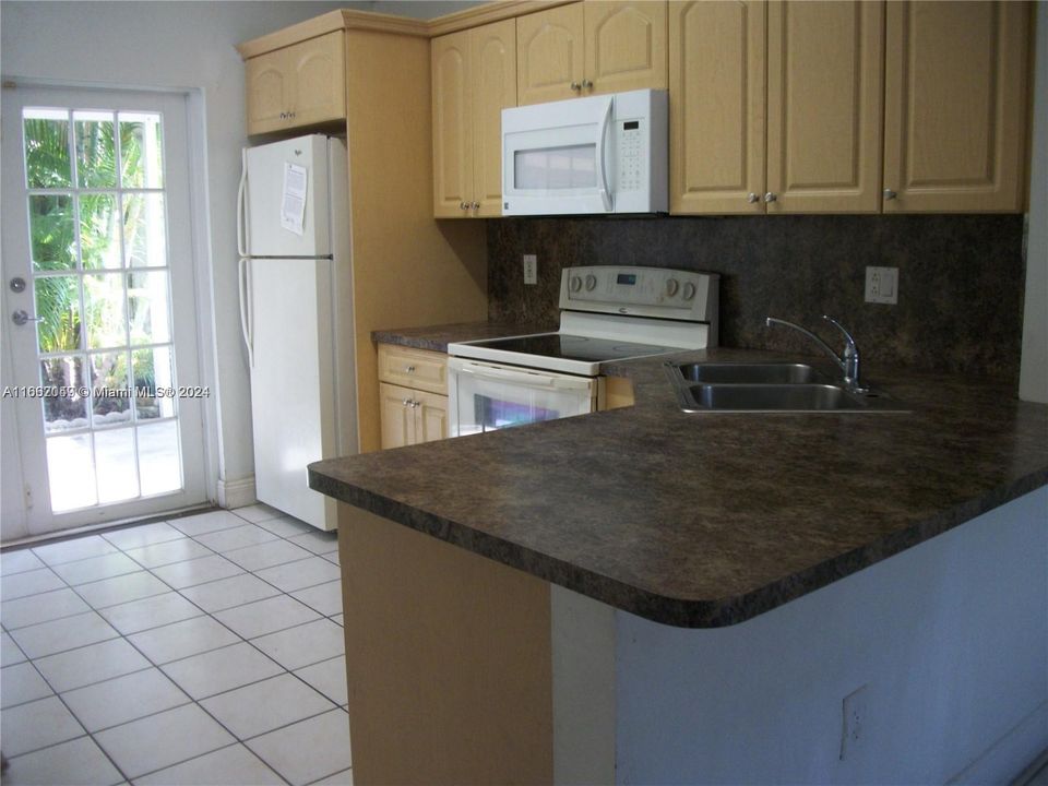 For Rent: $2,900 (2 beds, 2 baths, 1180 Square Feet)