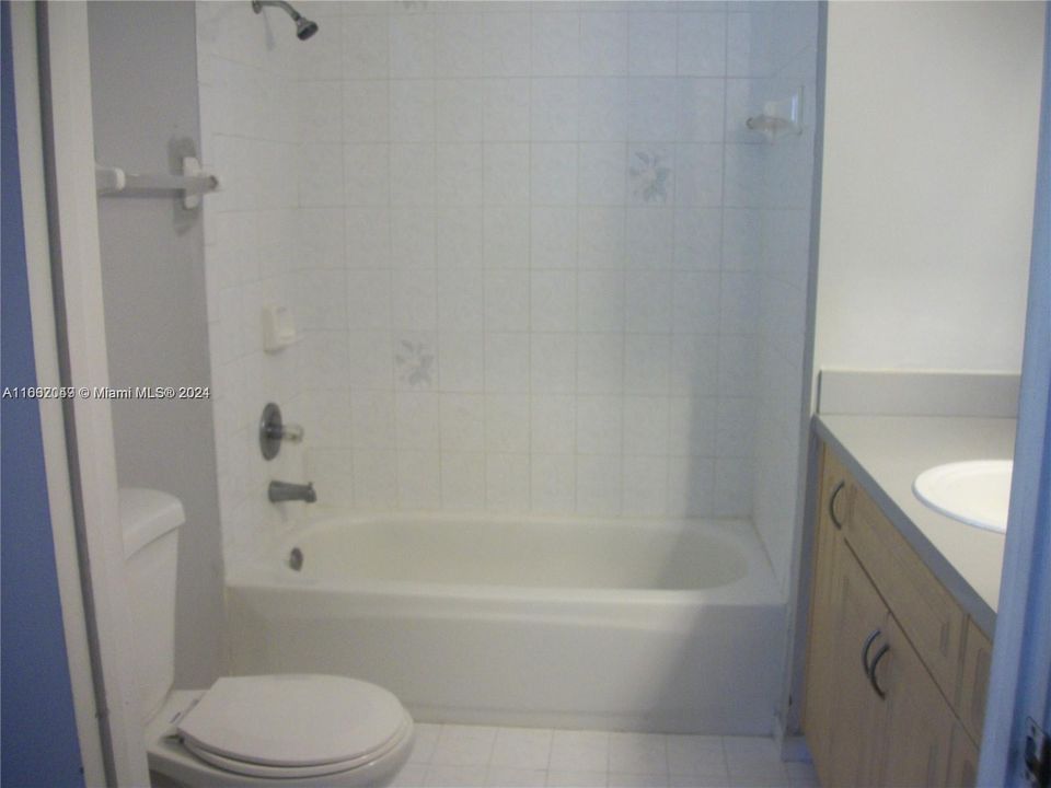 For Rent: $2,900 (2 beds, 2 baths, 1180 Square Feet)