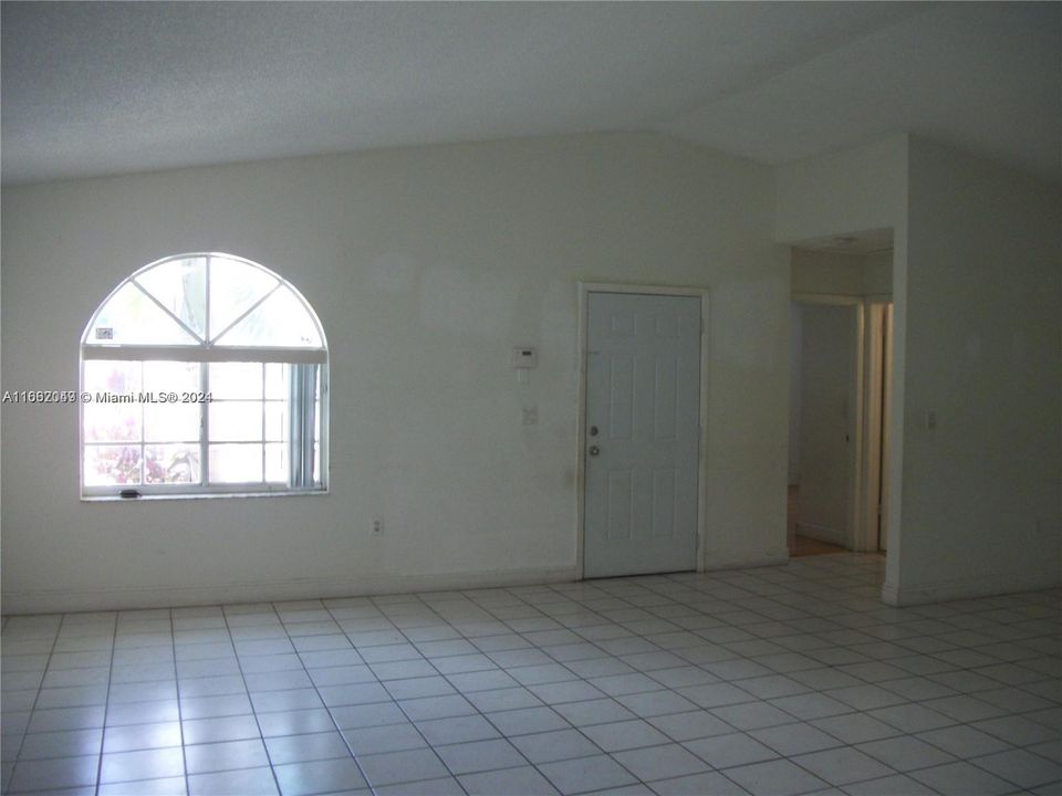 For Rent: $2,900 (2 beds, 2 baths, 1180 Square Feet)