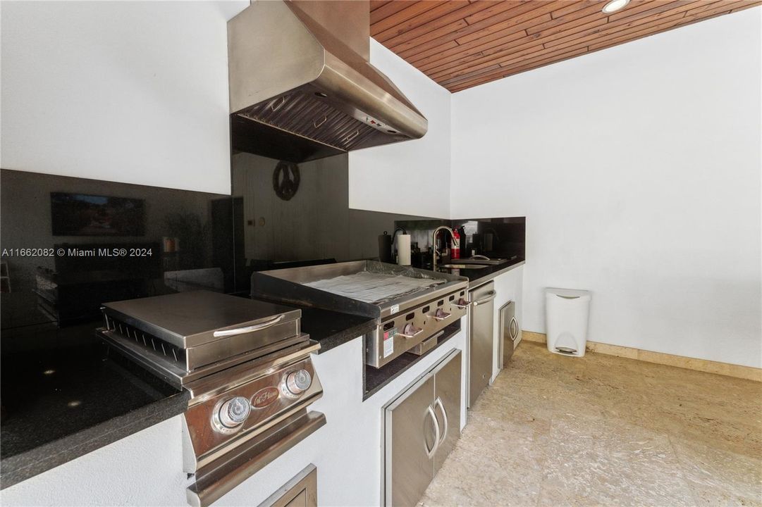 En Venta: $2,400,000 (5 camas, 6 baños, 3601 Pies cuadrados)