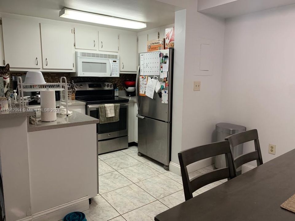 For Rent: $1,950 (1 beds, 1 baths, 676 Square Feet)