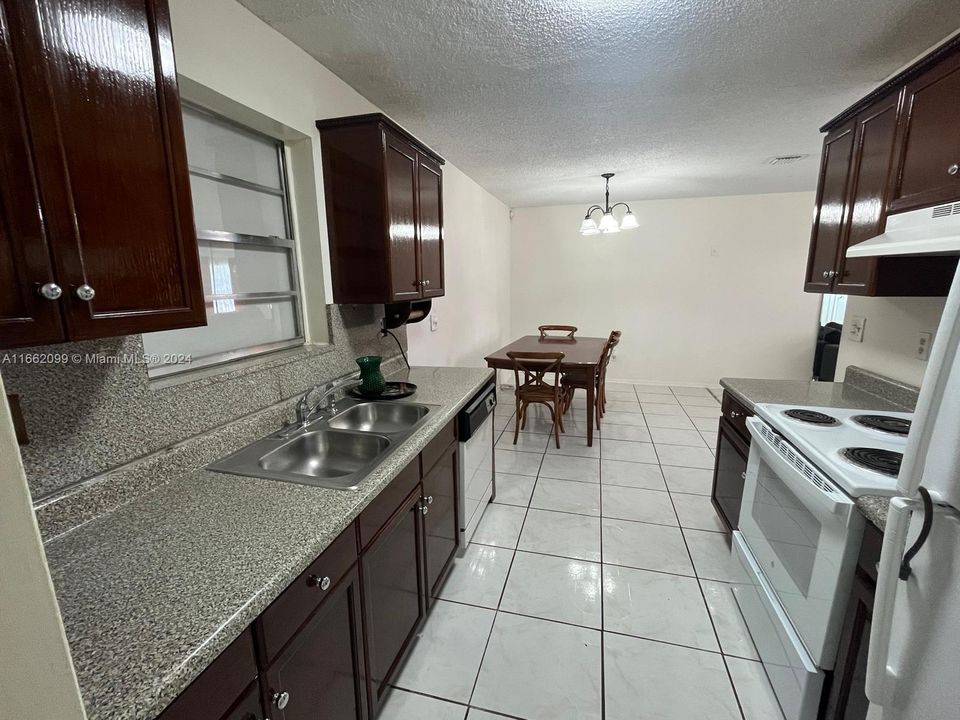 For Rent: $2,600 (3 beds, 2 baths, 1527 Square Feet)