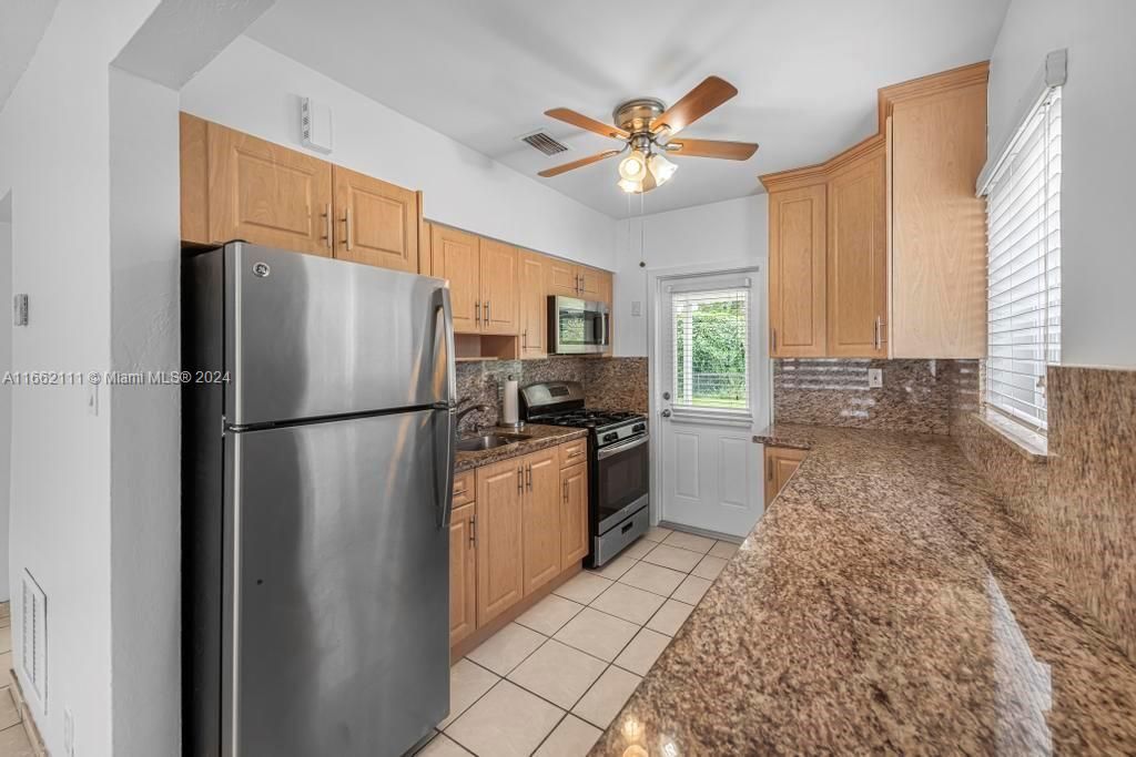 For Sale: $619,900 (2 beds, 1 baths, 905 Square Feet)