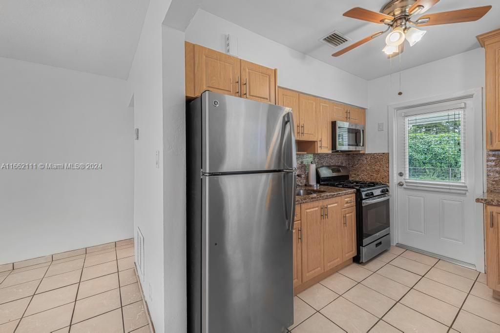 For Sale: $619,900 (2 beds, 1 baths, 905 Square Feet)