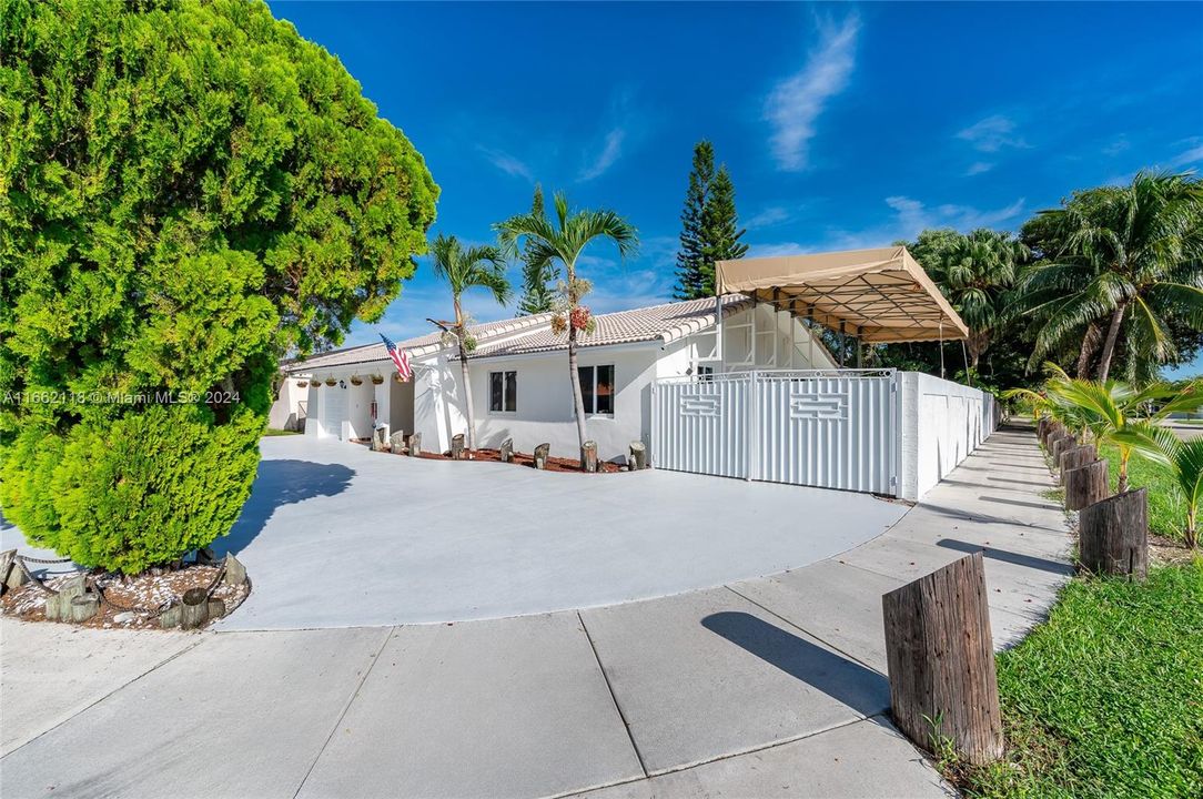 For Sale: $790,000 (3 beds, 2 baths, 1888 Square Feet)