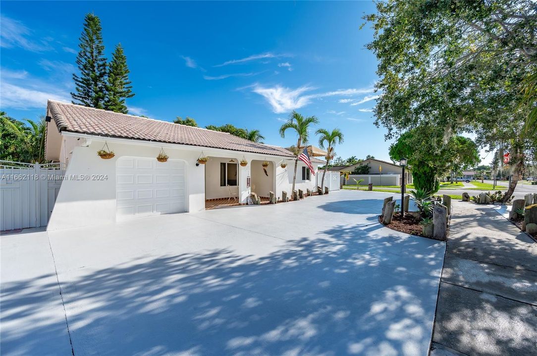 For Sale: $790,000 (3 beds, 2 baths, 1888 Square Feet)