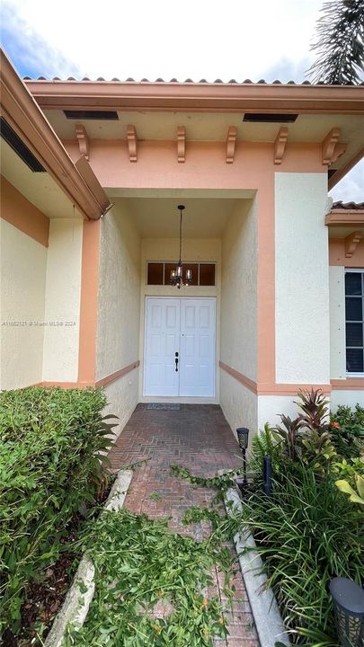 For Rent: $4,500 (4 beds, 2 baths, 3068 Square Feet)