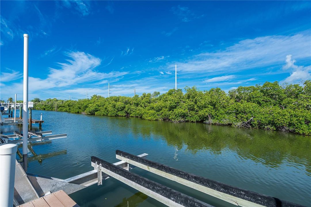 For Sale: $1,700,000 (3 beds, 3 baths, 984 Square Feet)