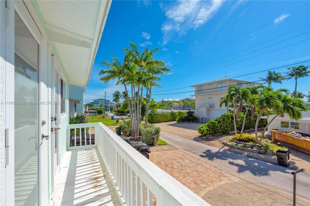 For Sale: $1,700,000 (3 beds, 3 baths, 984 Square Feet)