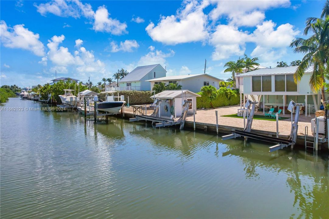 For Sale: $1,700,000 (3 beds, 3 baths, 984 Square Feet)