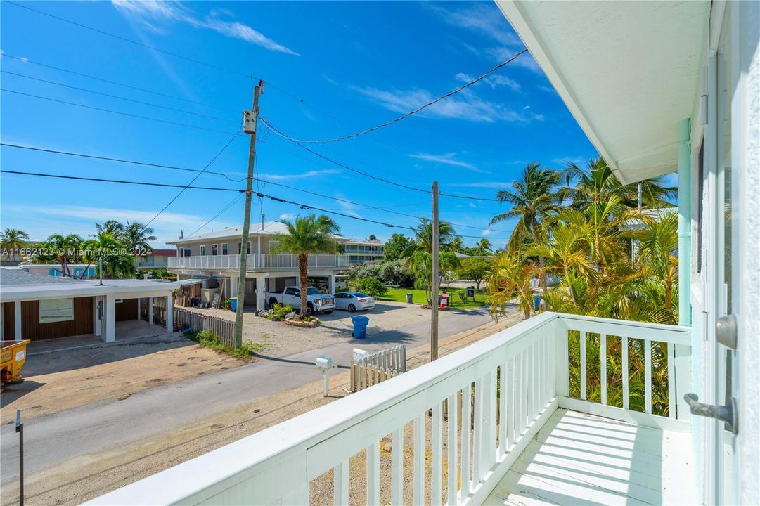 For Sale: $1,700,000 (3 beds, 3 baths, 984 Square Feet)