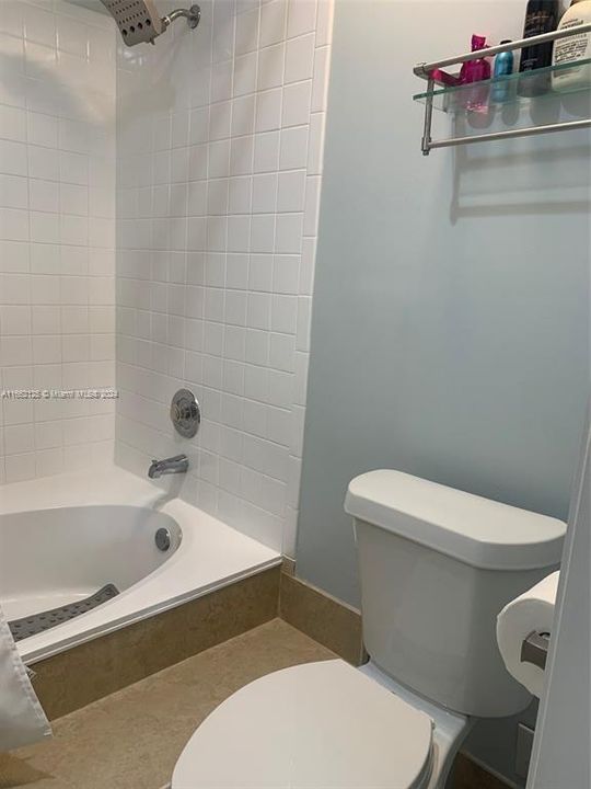 For Rent: $2,350 (2 beds, 2 baths, 935 Square Feet)