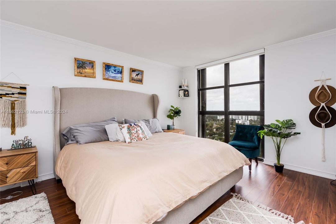 For Sale: $395,000 (2 beds, 2 baths, 1164 Square Feet)