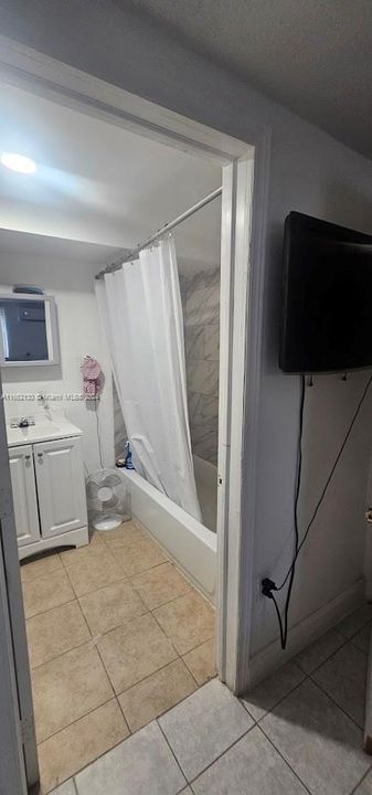 For Rent: $2,250 (2 beds, 2 baths, 837 Square Feet)