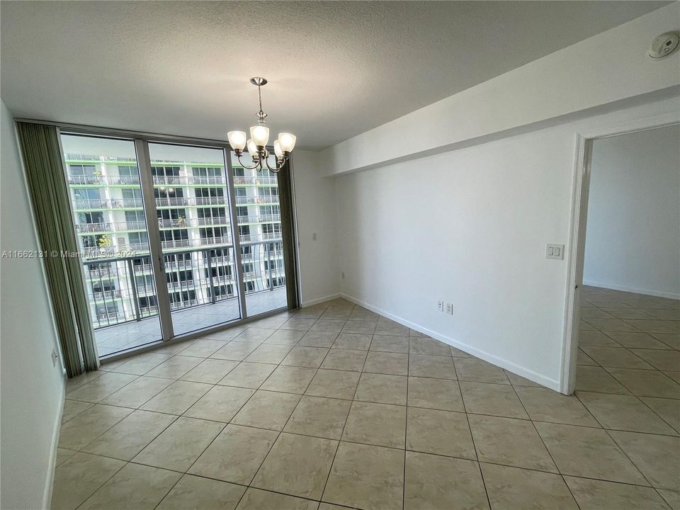 For Rent: $2,750 (1 beds, 1 baths, 825 Square Feet)