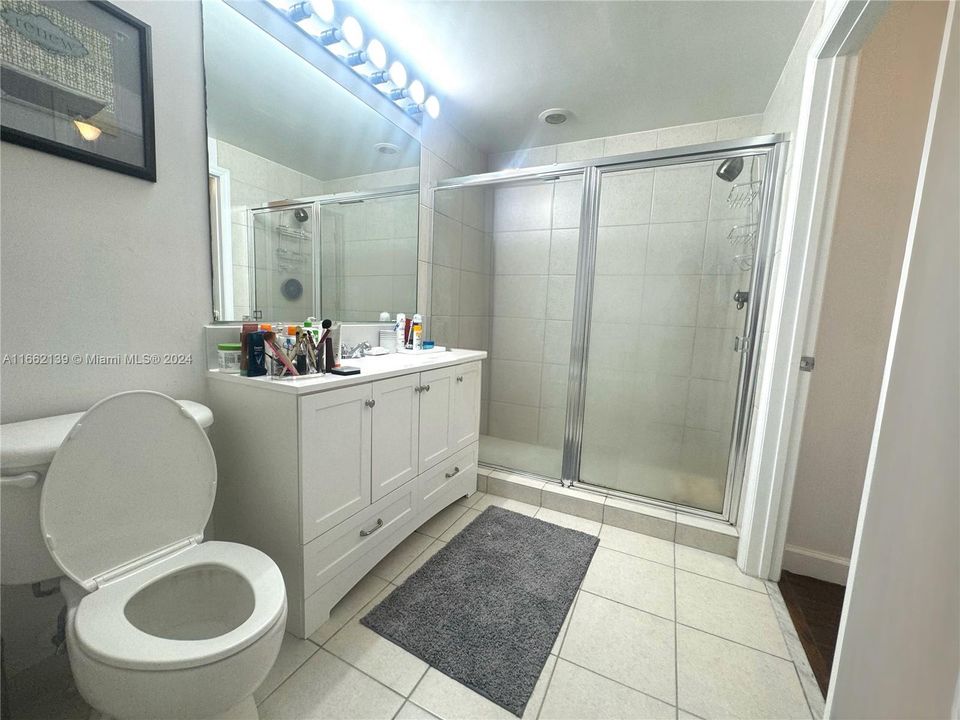 For Rent: $2,950 (2 beds, 2 baths, 1220 Square Feet)