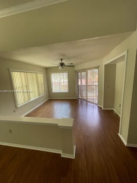 For Rent: $2,100 (2 beds, 2 baths, 888 Square Feet)