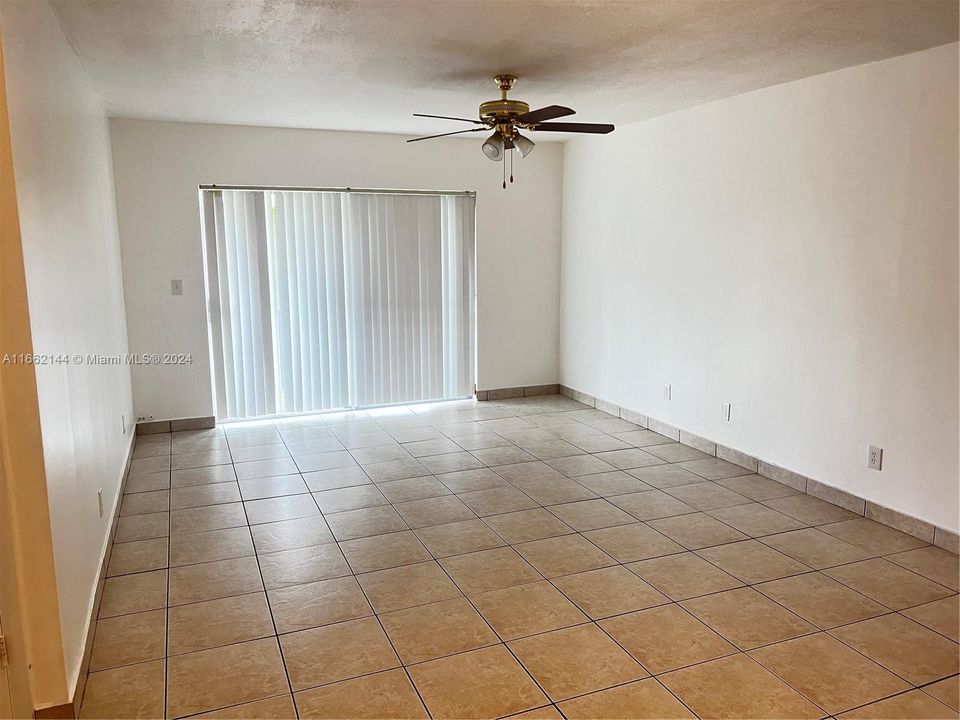 For Rent: $2,300 (2 beds, 2 baths, 976 Square Feet)