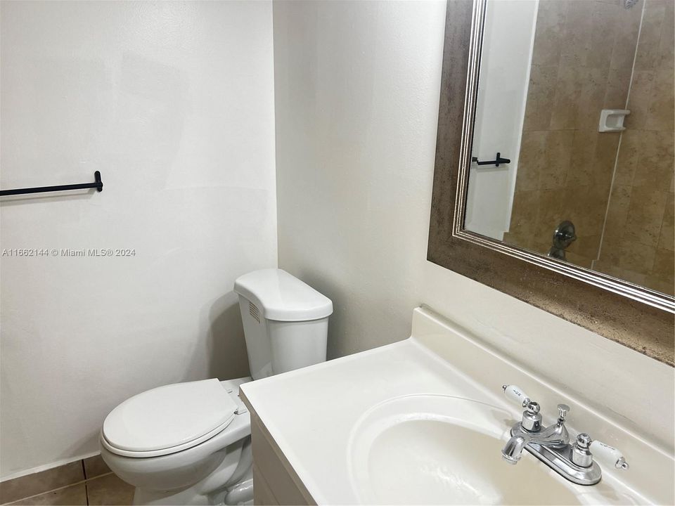 For Rent: $2,300 (2 beds, 2 baths, 976 Square Feet)