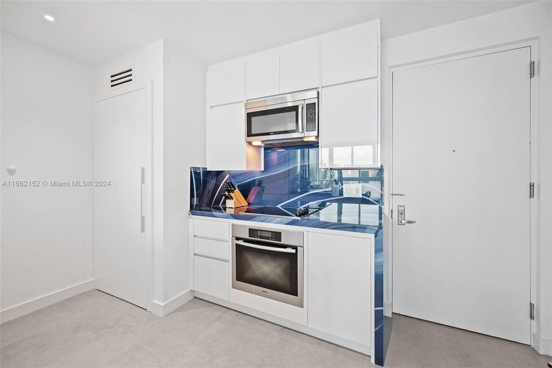 For Sale: $2,099,500 (1 beds, 1 baths, 742 Square Feet)