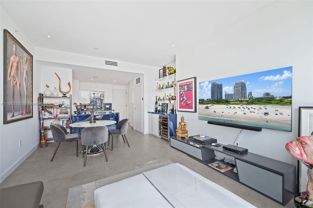 For Sale: $2,099,500 (1 beds, 1 baths, 742 Square Feet)