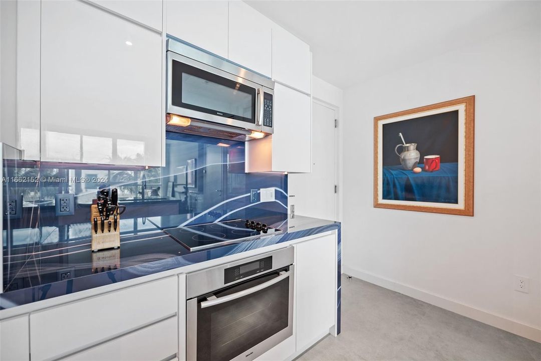 For Sale: $2,099,500 (1 beds, 1 baths, 742 Square Feet)