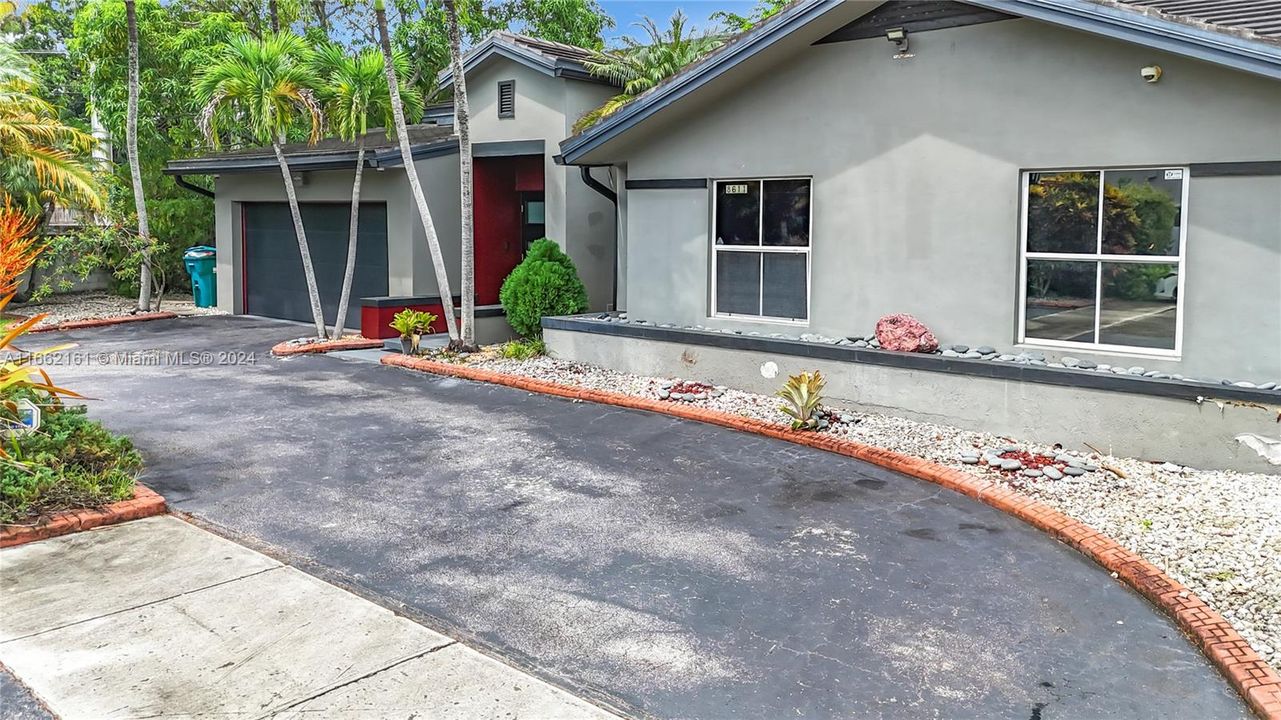 For Sale: $1,250,000 (4 beds, 3 baths, 2157 Square Feet)