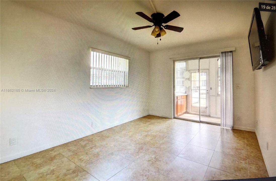 For Sale: $175,000 (2 beds, 2 baths, 880 Square Feet)