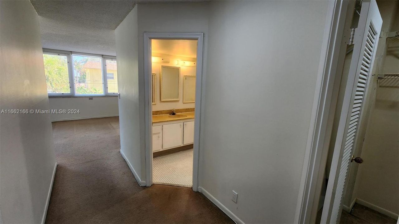 For Sale: $345,000 (2 beds, 2 baths, 1425 Square Feet)