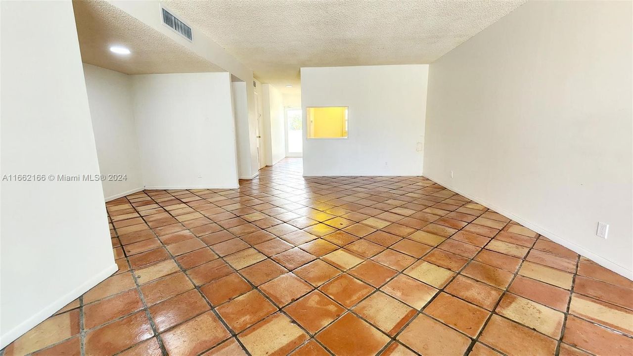 For Sale: $345,000 (2 beds, 2 baths, 1425 Square Feet)