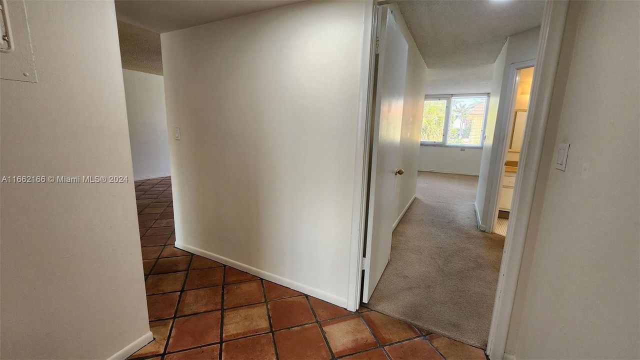 For Sale: $345,000 (2 beds, 2 baths, 1425 Square Feet)