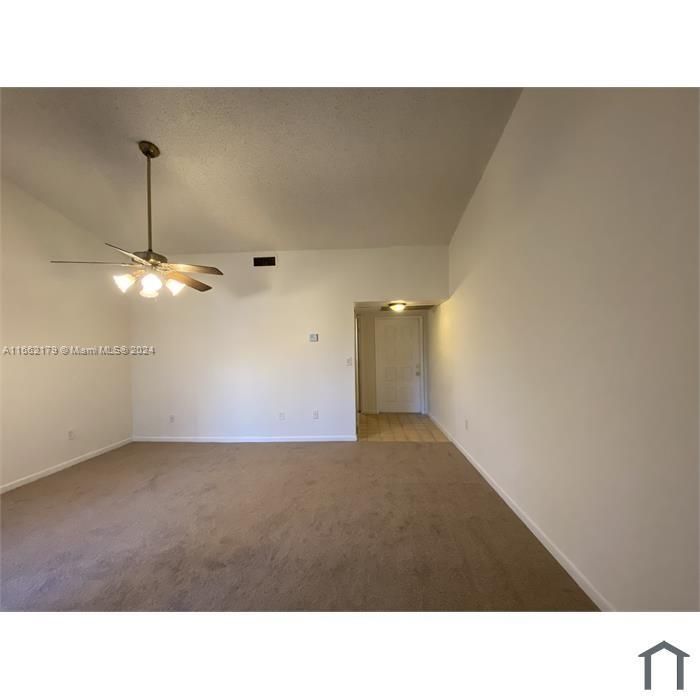 For Rent: $2,250 (2 beds, 1 baths, 863 Square Feet)