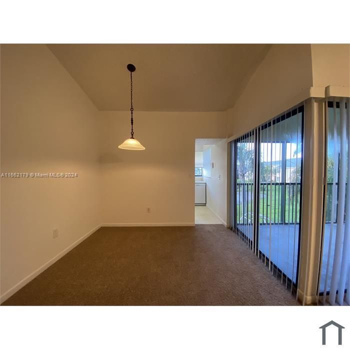 For Rent: $2,250 (2 beds, 1 baths, 863 Square Feet)