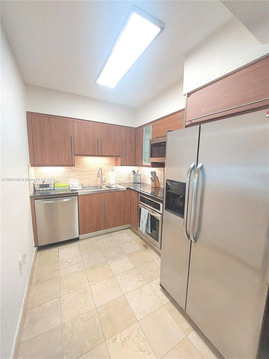 For Rent: $4,000 (1 beds, 1 baths, 683 Square Feet)