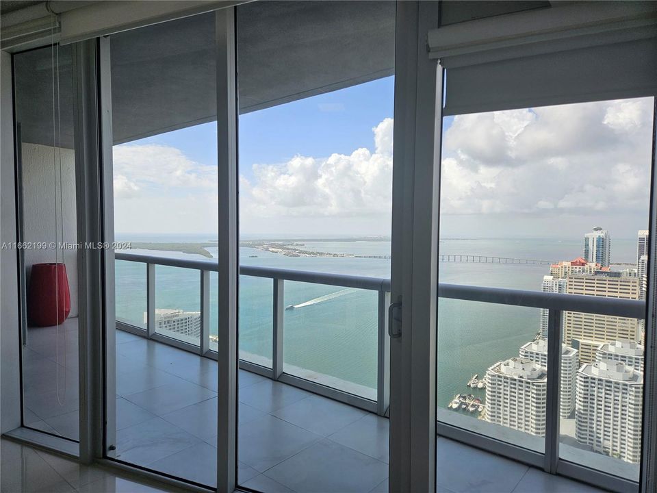 For Sale: $699,000 (1 beds, 1 baths, 984 Square Feet)