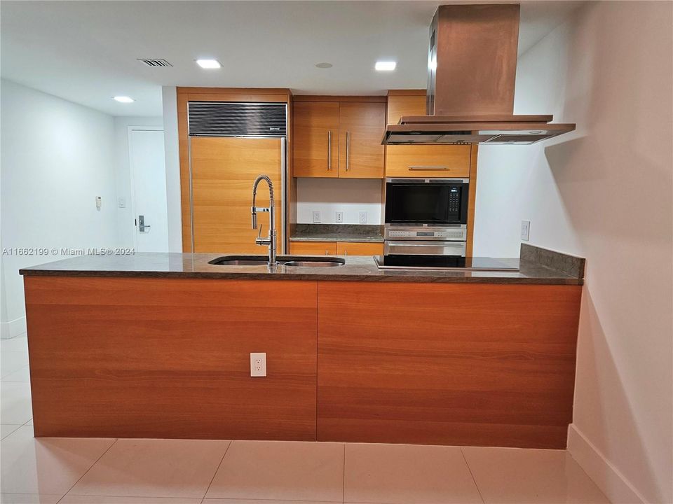 En Venta: $699,000 (1 camas, 1 baños, 984 Pies cuadrados)