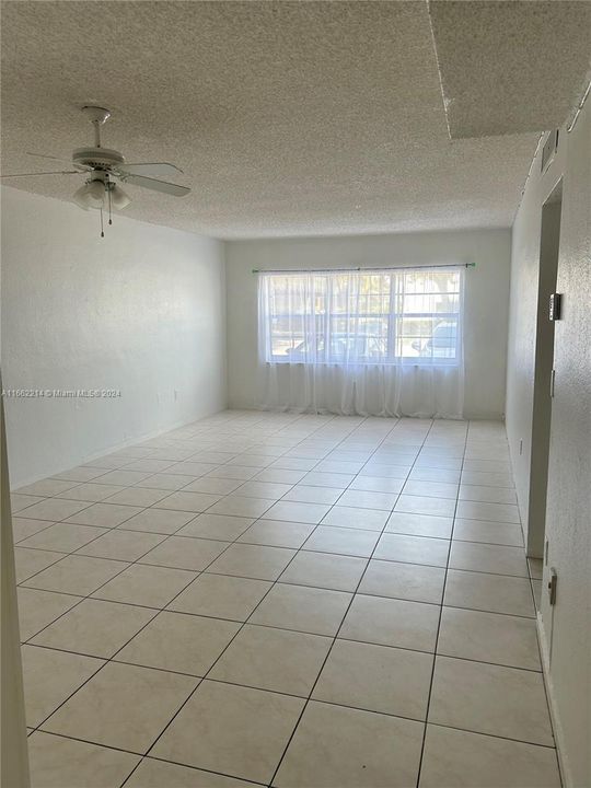 For Rent: $1,900 (1 beds, 1 baths, 875 Square Feet)