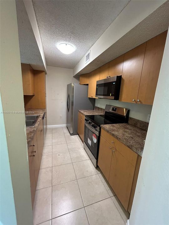 For Rent: $2,450 (2 beds, 2 baths, 1053 Square Feet)