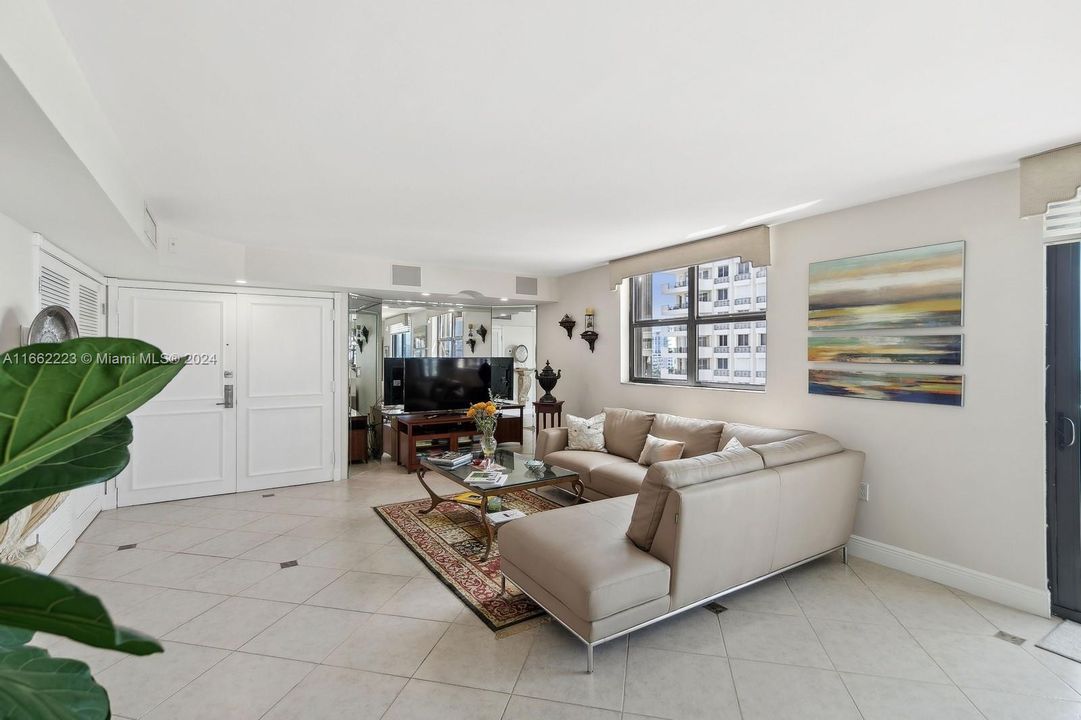 For Sale: $935,000 (2 beds, 2 baths, 1955 Square Feet)