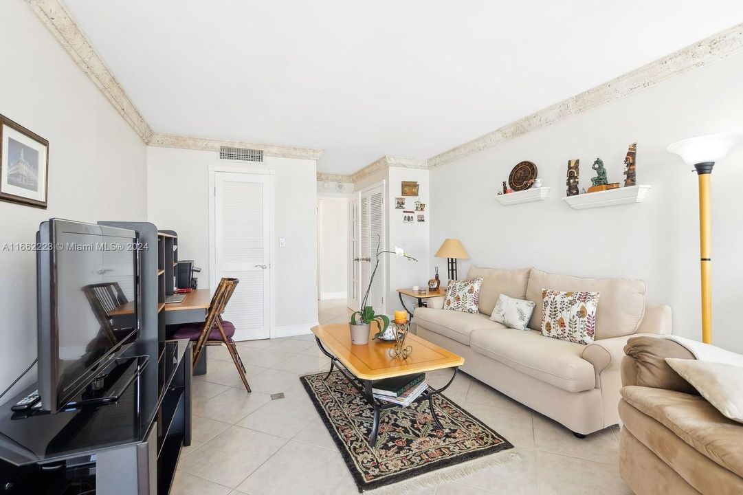 For Sale: $935,000 (2 beds, 2 baths, 1955 Square Feet)