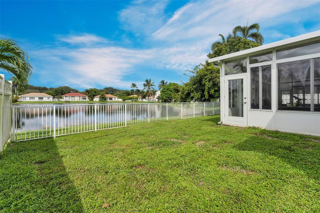 The safety fence allows you to enjoy the lake view and also keeps your children and pets safe from falling into the lake.